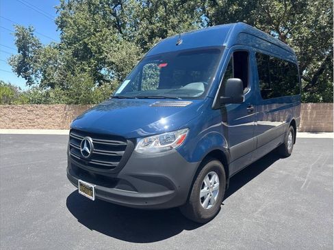 Used 2023 Mercedes-Benz Sprinter 2500 image 3