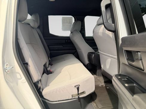 Used 2025 Toyota Tacoma SR5 AWD/4WD image 17