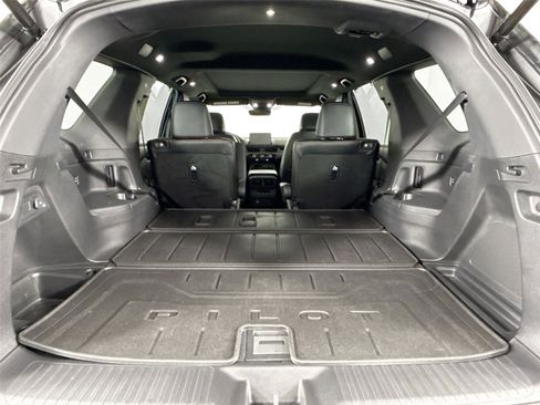 Used 2025 Honda Pilot TrailSport image 37