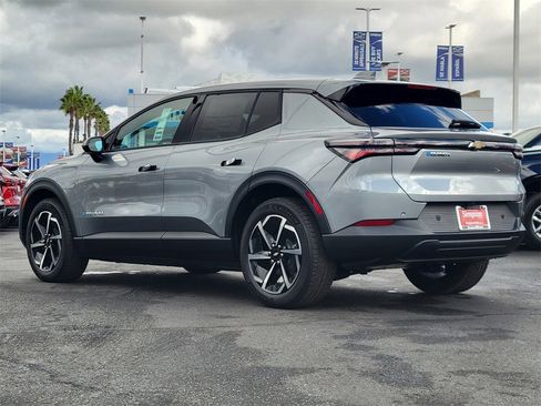 New 2026 Chevrolet Equinox EV LT image 2