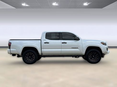 Used 2022 Toyota Tacoma Limited w/ Nightshade Package AWD/4WD image 8