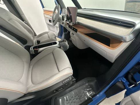New 2025 Volkswagen ID. Buzz Pro S Plus image 20