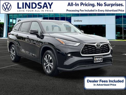 Used 2023 Toyota Highlander XLE FWD image 1