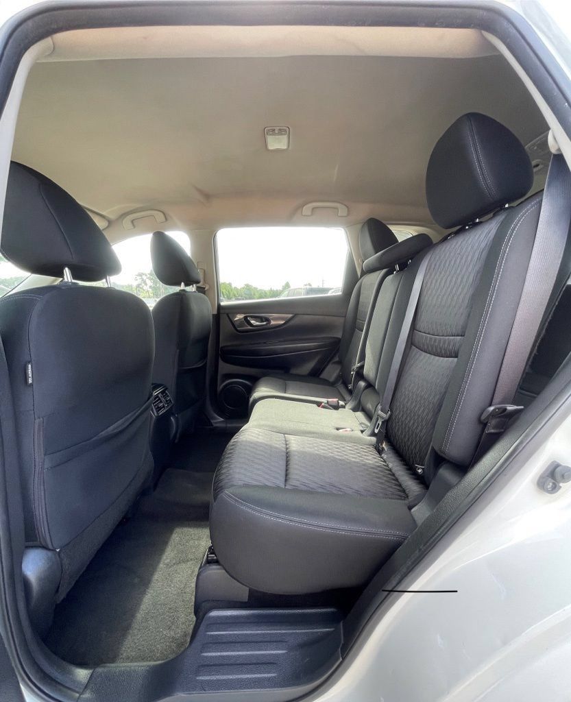 Used 2017 Nissan Rogue SV FWD image 32