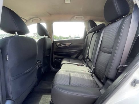 Used 2017 Nissan Rogue SV FWD image 32