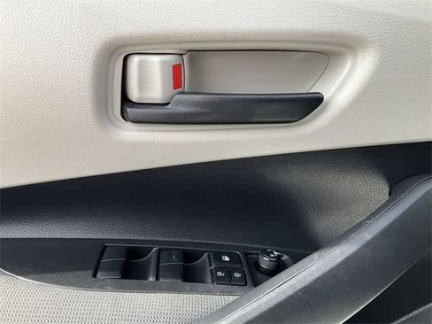 Used 2022 Toyota Corolla LE image 14