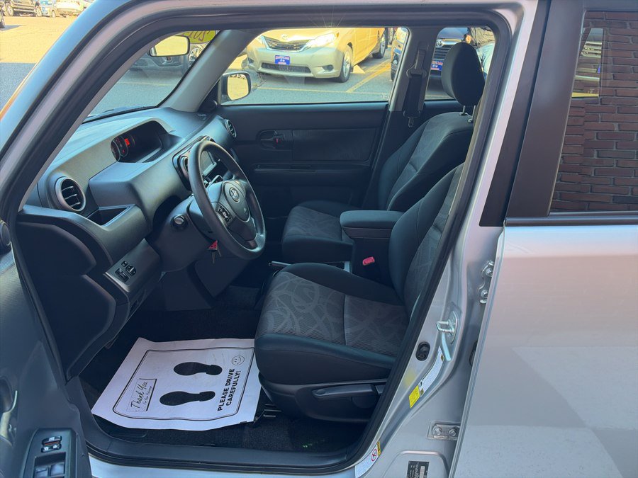Used 2014 Scion xB FWD image 13