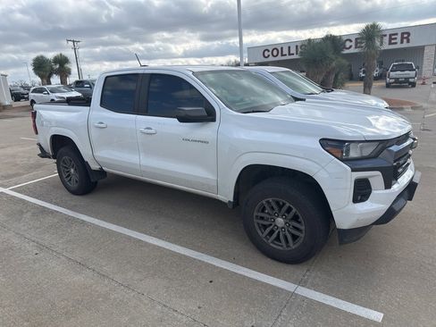 Used 2024 Chevrolet Colorado LT w/ LT Convenience Package II image 4