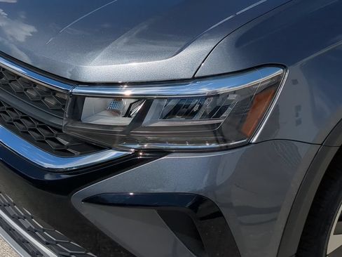 Certified 2022 Volkswagen Taos SE FWD image 7