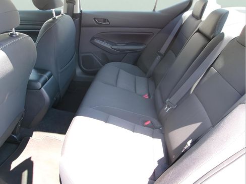 Used 2024 Nissan Altima 2.5 SV image 10