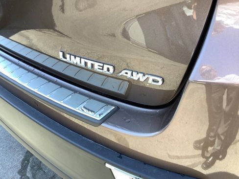 Used 2017 Toyota Highlander Limited AWD/4WD image 25