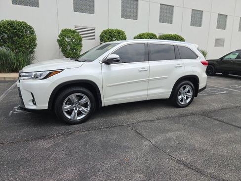 Used 2018 Toyota Highlander Limited w/ Protection Package #3 AWD/4WD image 2
