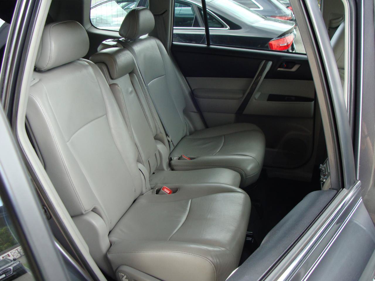 Used 2013 Toyota Highlander SE AWD/4WD image 10