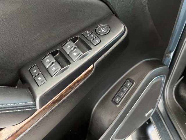 Used 2020 Chevrolet Suburban LT AWD/4WD image 12