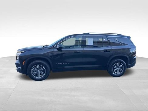 Used 2025 Chevrolet Traverse LT AWD/4WD image 4