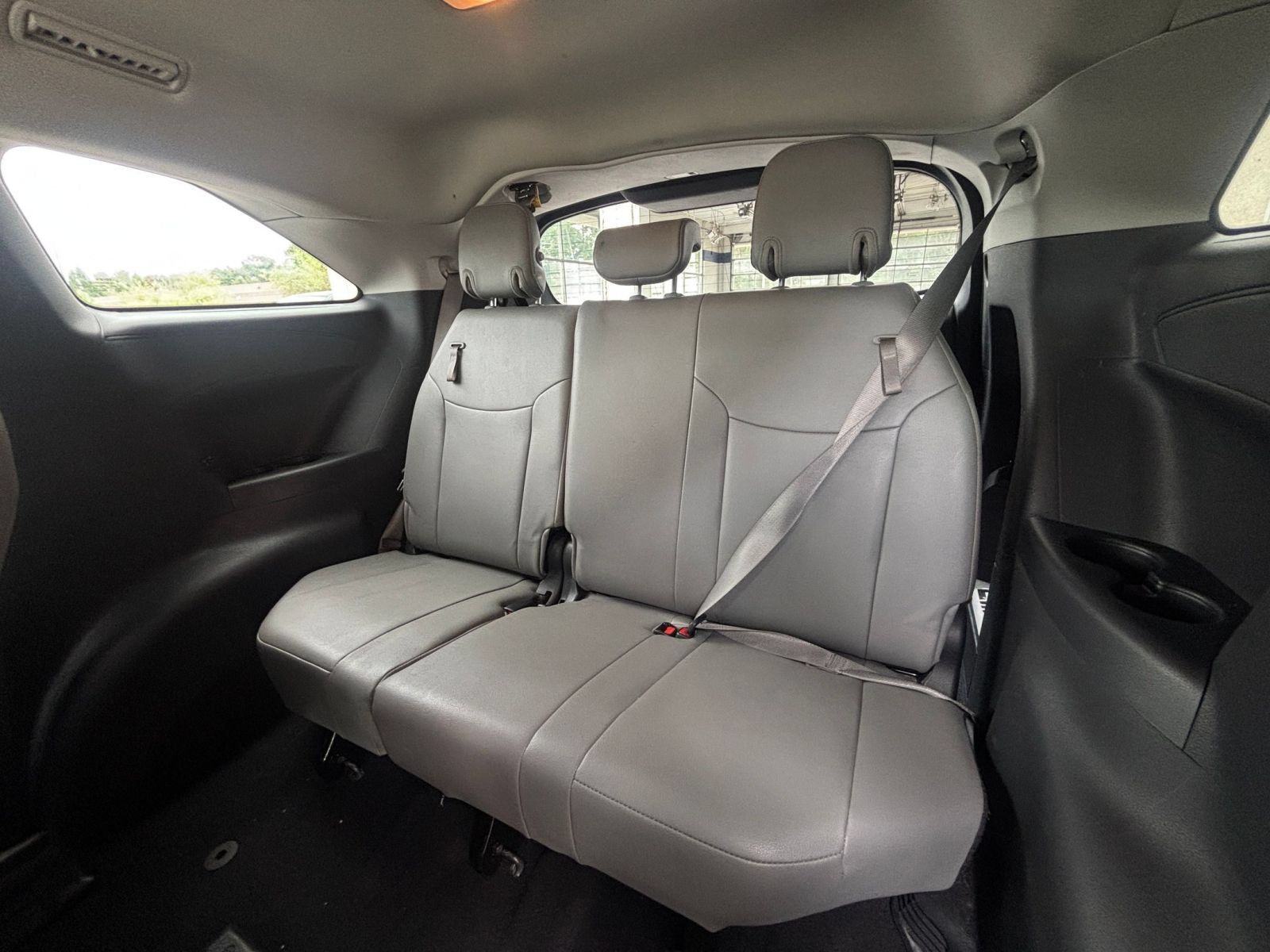 Used 2025 Toyota Sienna XLE FWD image 30