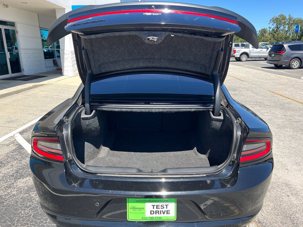 Used 2020 Dodge Charger SXT w/ Blacktop Package RWD image 10