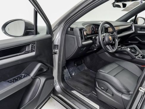 Certified 2024 Porsche Cayenne AWD/4WD image 7
