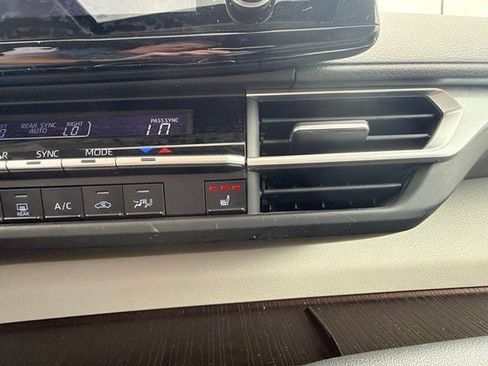 Certified 2023 Toyota Sienna XLE FWD image 21