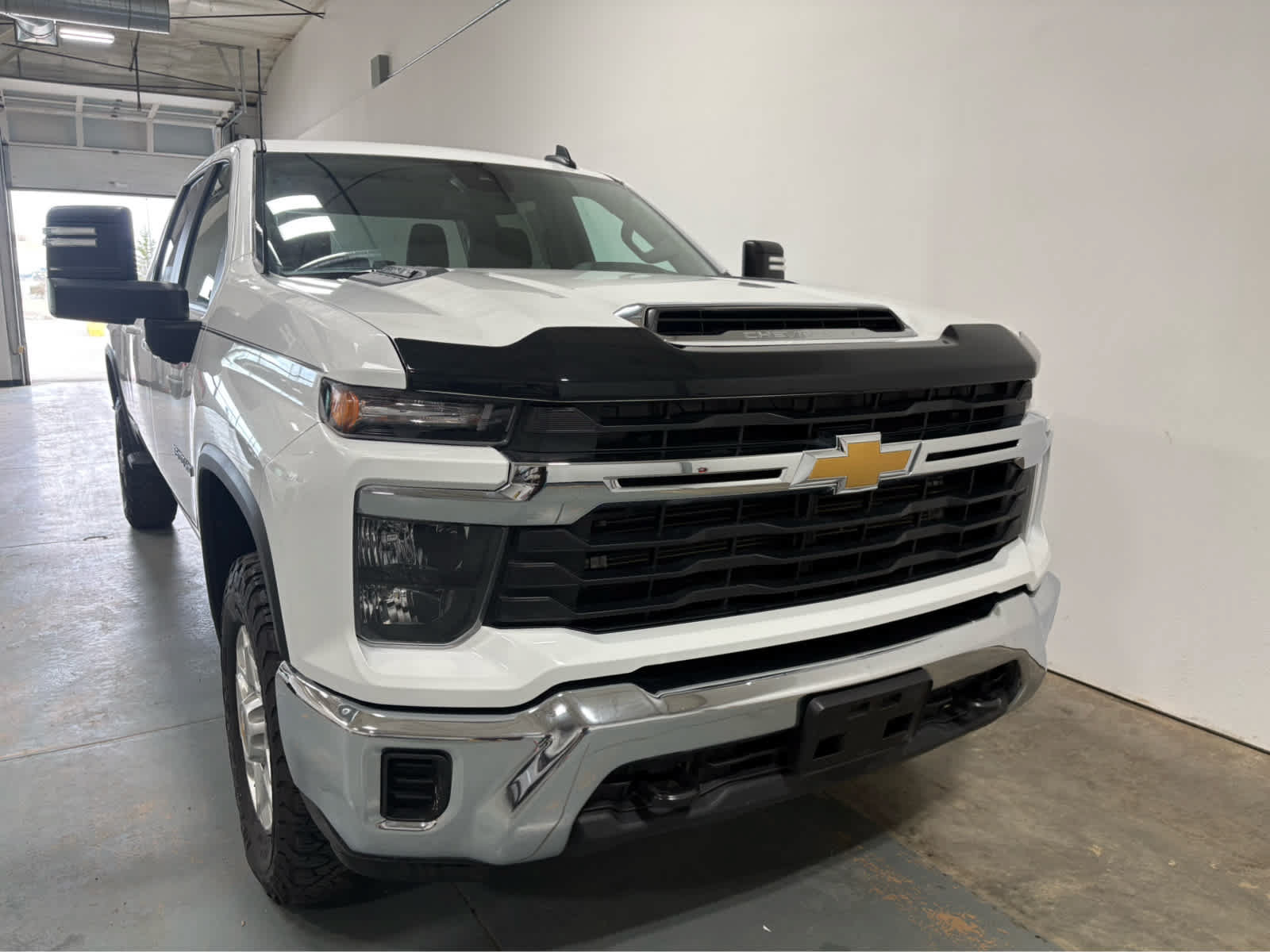 Used 2024 Chevrolet Silverado 3500 LT AWD/4WD image 5