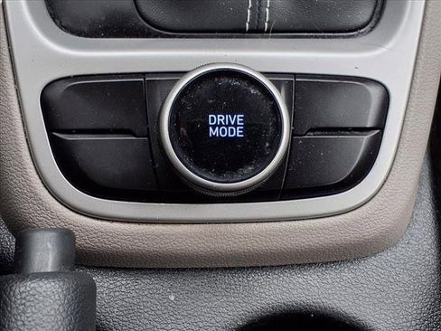 Used 2020 Hyundai Venue SEL image 18