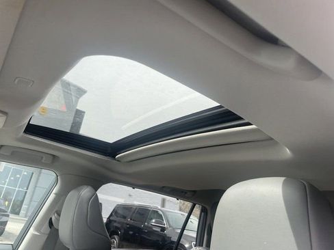 Used 2022 Toyota Highlander XLE image 16