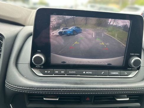 Used 2023 Nissan Rogue SV image 19