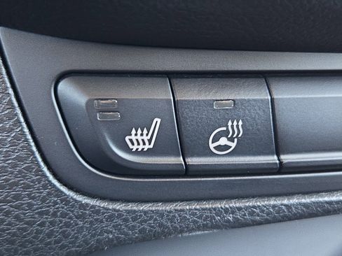 Used 2016 Jeep Renegade Latitude w/ Cold Weather Group image 12