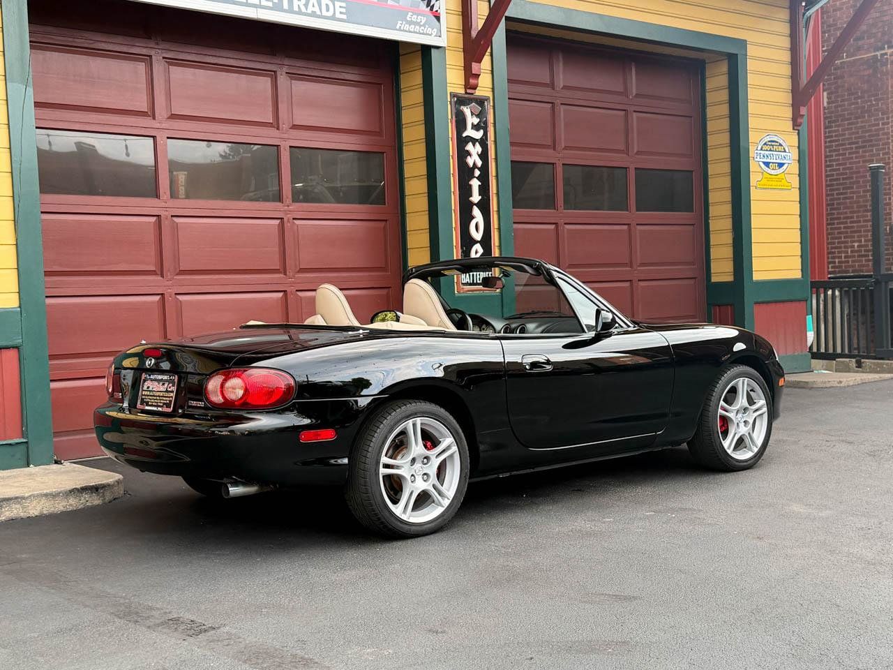 Used 2004 MAZDA MX-5 Miata LS RWD image 11