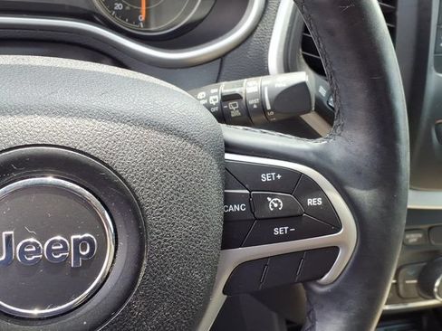 Used 2016 Jeep Cherokee Latitude w/ Cold Weather Group AWD/4WD image 22