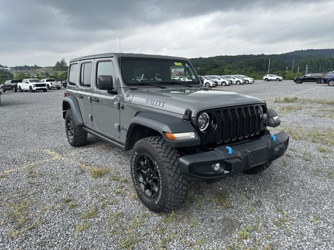 Used 2023 Jeep Wrangler Unlimited w/ Cold Weather Group AWD/4WD image 8