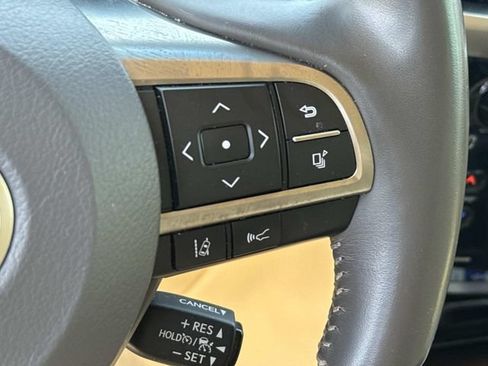 Used 2021 Lexus LX 570 4WD w/ Luxury Package image 42