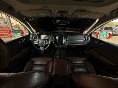Used 2019 Volvo XC60 T5 Momentum w/ Advanced Package image 46