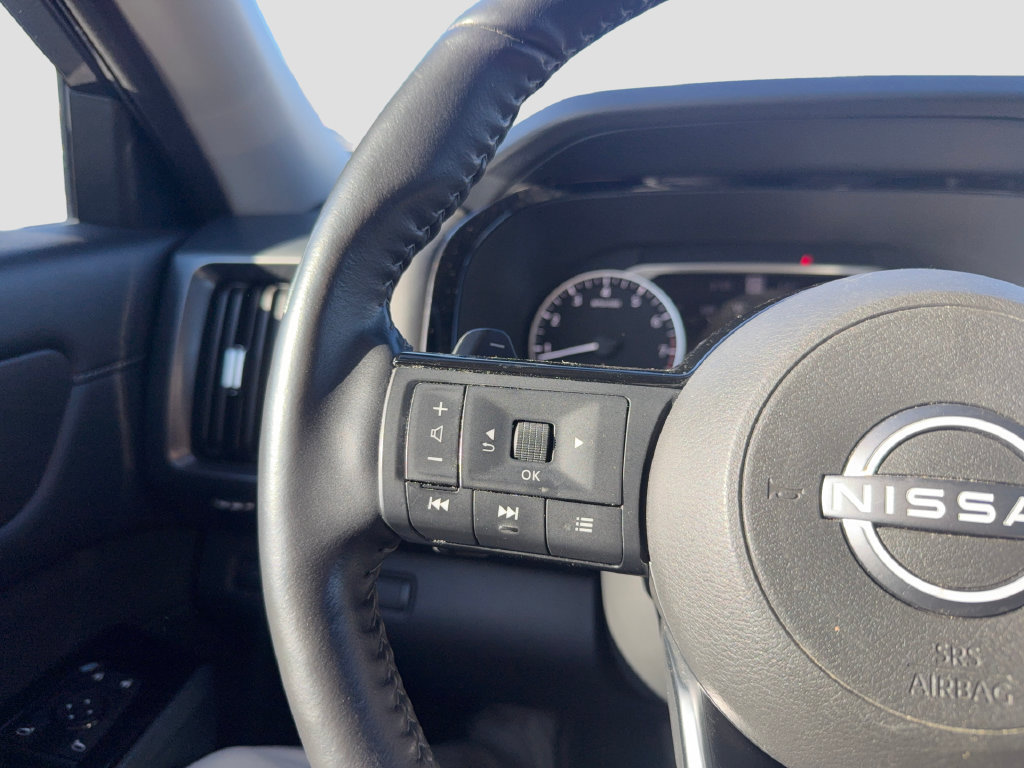 Used 2024 Nissan Pathfinder SL w/ Black Appearance Package AWD/4WD image 15