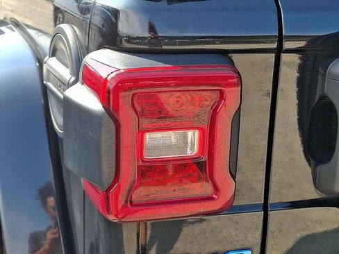 Used 2023 Jeep Wrangler Unlimited Sahara AWD/4WD image 9