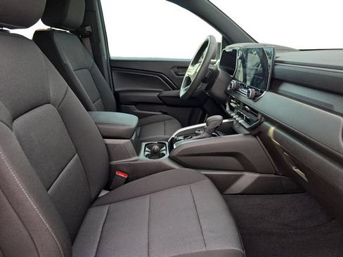 Used 2024 Chevrolet Colorado Trail Boss w/ Technology Package AWD/4WD image 17