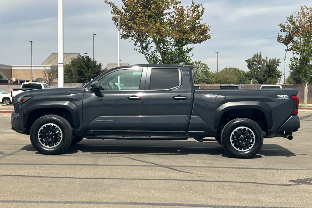 Certified 2025 Toyota Tacoma TRD Off-Road AWD/4WD image 9
