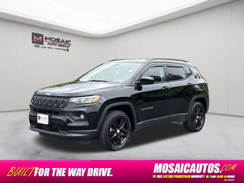 Used 2022 Jeep Compass Latitude AWD/4WD image 3