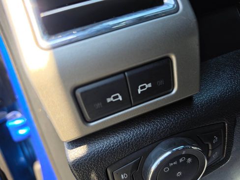 Used 2015 Ford F150 Lariat w/ Equipment Group 502A Luxury AWD/4WD image 40