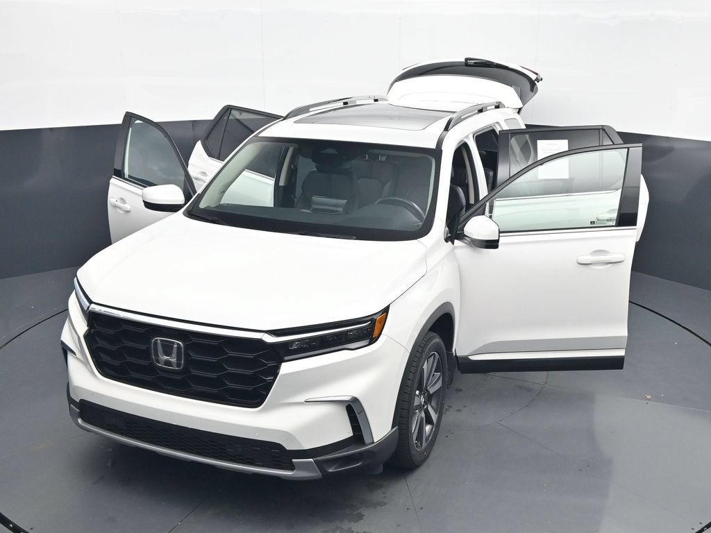 Used 2025 Honda Pilot Touring image 48
