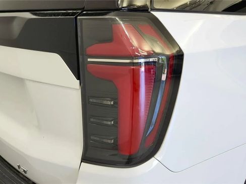 Used 2025 Chevrolet Tahoe LT AWD/4WD image 15