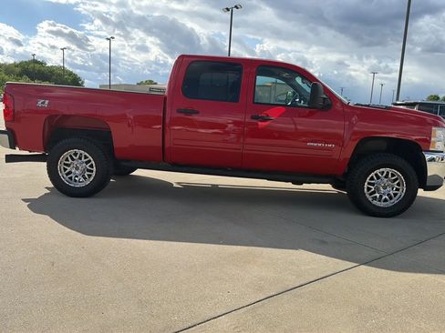 Used 2011 Chevrolet Silverado 2500 LT w/ Interior Plus Package AWD/4WD image 29