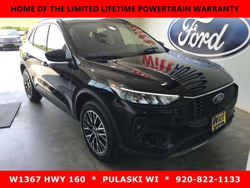 Used 2025 Ford Escape SE w/ Class II Trailer Tow Package FWD image 2