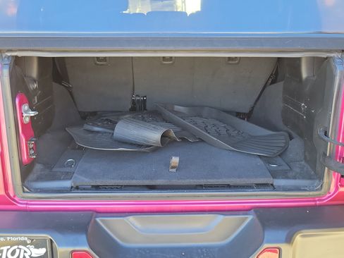 Used 2021 Jeep Wrangler Unlimited Rubicon w/ Xtreme Recon 35" Tire Package image 6