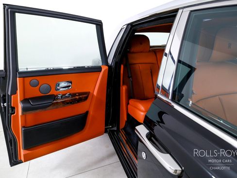 Used 2018 Rolls-Royce Phantom Sedan image 27