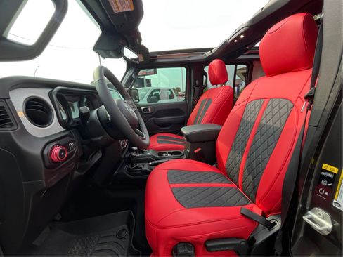 Used 2025 Jeep Wrangler Unlimited Sport AWD/4WD image 11