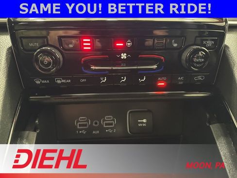 Certified 2023 Jeep Grand Cherokee L Limited image 38