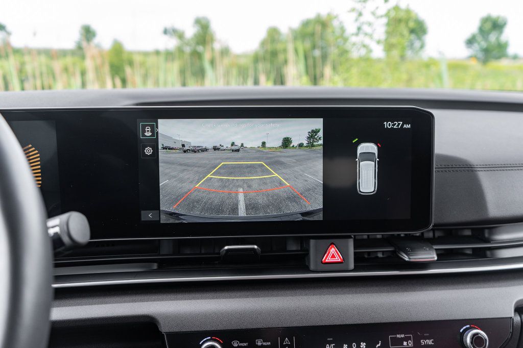 Used 2025 Kia Carnival EX FWD image 33