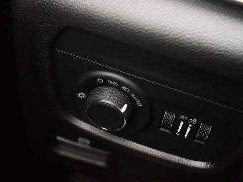 Used 2023 Jeep Grand Cherokee Laredo image 24