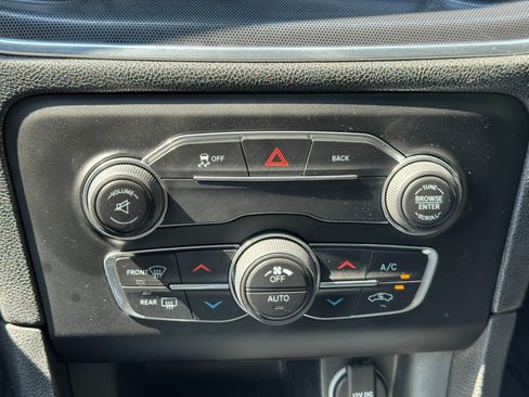 Used 2015 Dodge Charger SXT RWD image 28